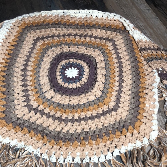 NWOT gorgeous Flook poncho top - Picture 13 of 14